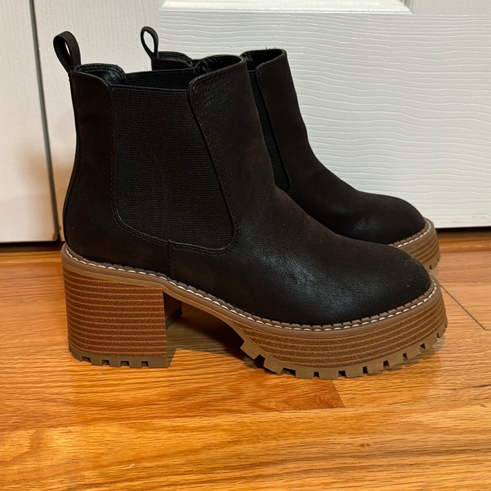 Mia Alejandro boots black 7.5